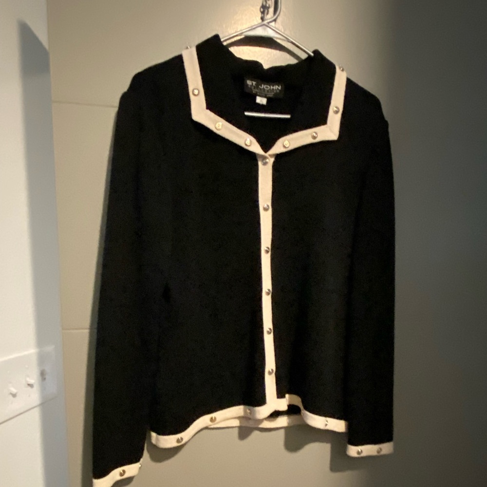 Beautiful St. John Collection by Marie Gray Suit Jacket. Size 6